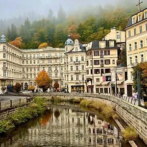 Zlaty Sloup Карловы Вары
